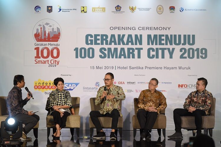 Sesi diskusi dalam acara Gerakan Menuju 100 Smart City 2019 yang digelar di Hotel Santika Premiere Hayam Wuruk, Jakarta.