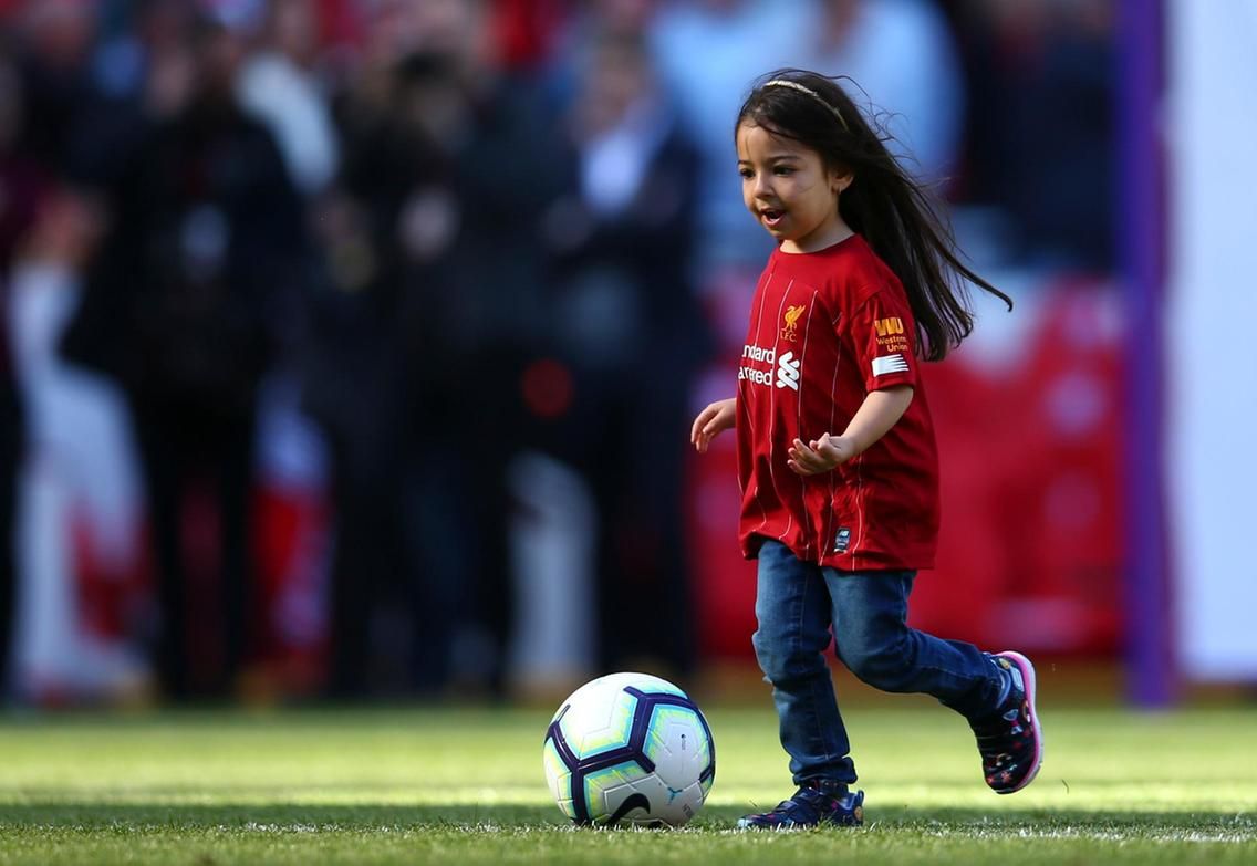 Curi Perhatian Fans Liverpool, Intip Aksi Menggemaskan Putri Mo Salah Ini!