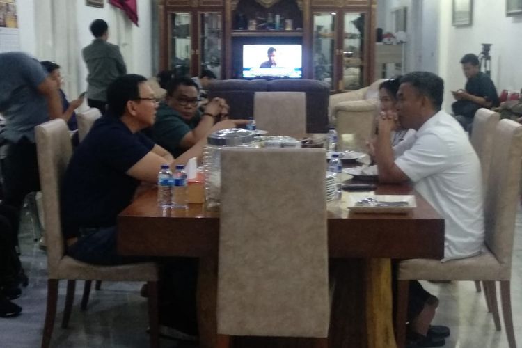 Mantan Gubernur DKI Jakarta Basuki Tjahaja Purnama (BTP) atau Ahok mengunjungi rumah Ketua DPRD DKI Jakarta Prasetio Edi Marsudi di Jalan Imam Bonjol, Jakarta Pusat, Selasa (30/4/2019).