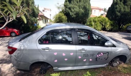 Kasus hilangnya roda mobil di Subang, Malaysia.