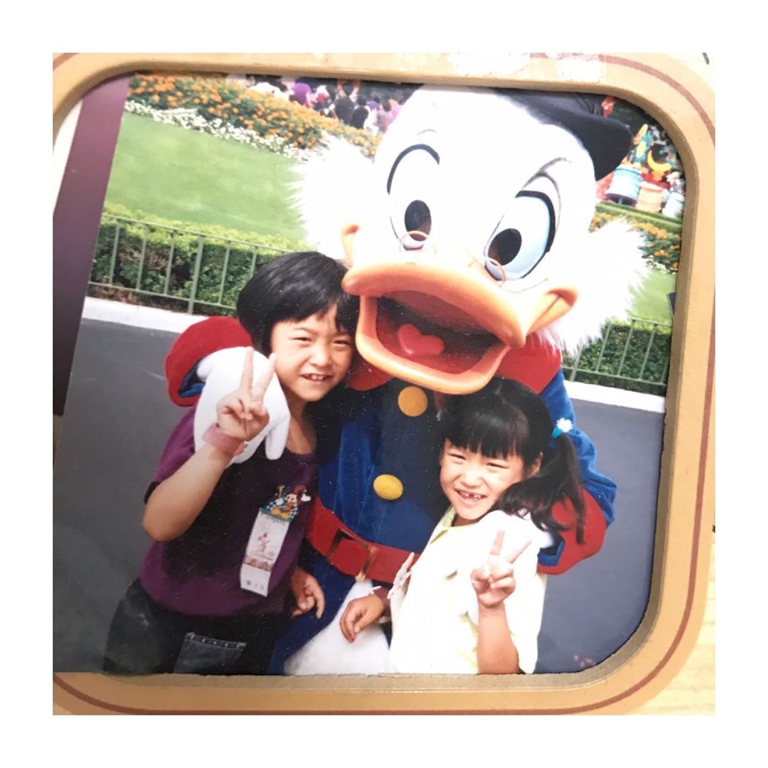 Haruka mengunggah foto masa kecil bersama kakaknya yang telah meninggal. 