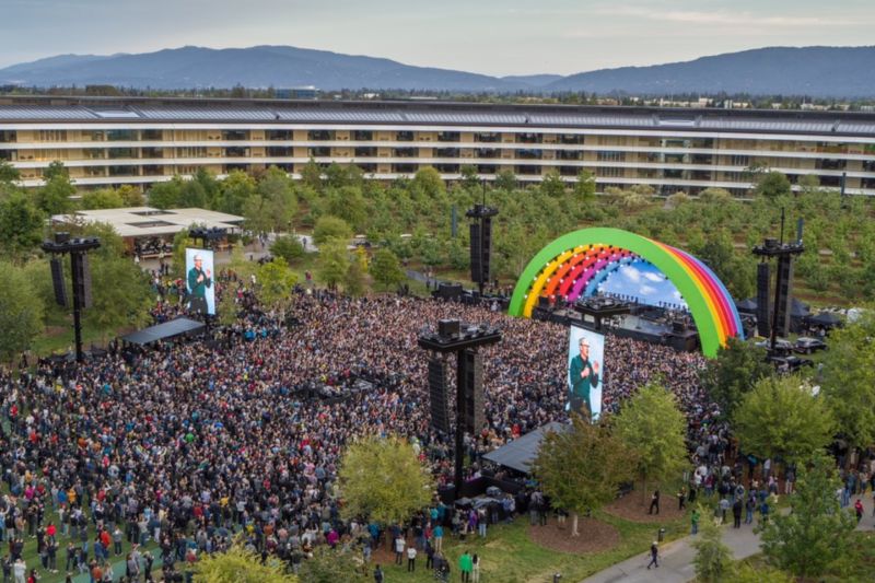 Pembukaan Apple Park