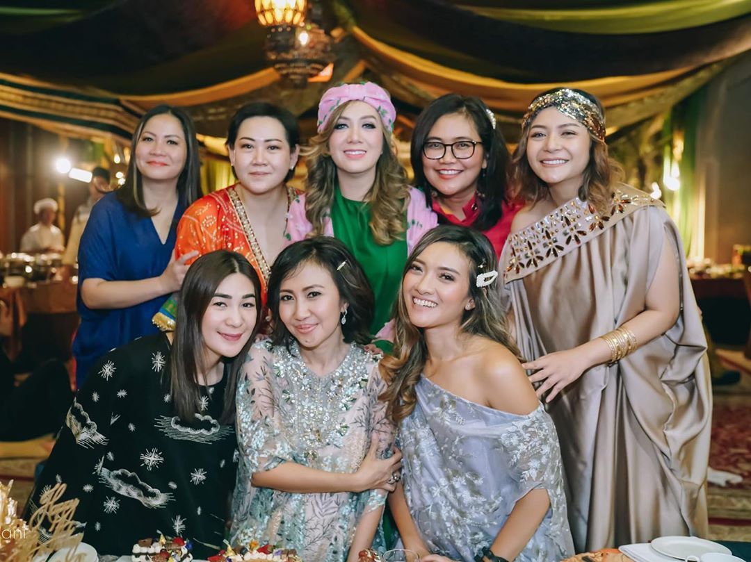 Erin Taulany mengadakan acara buka bersama geng sosialitanya