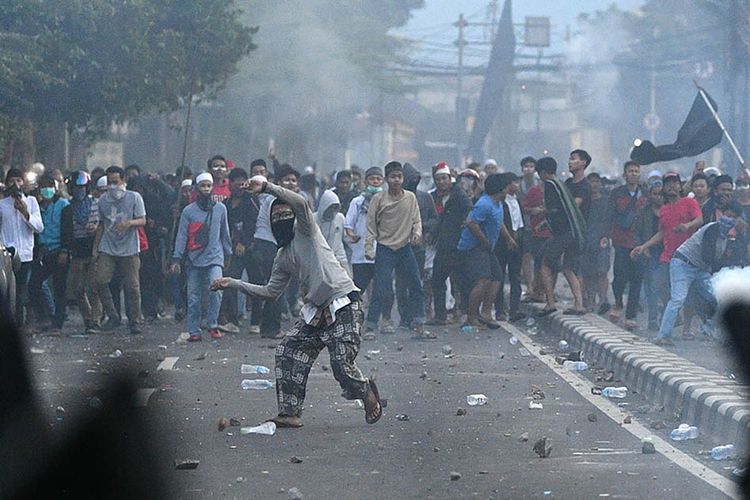 Kerusuhan di aksi massa 21-22 Mei yang pecah di Jakarta.