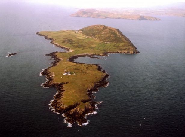 Pulau Bardsey yang indah seharusnya menjadi rumah Sharer selama tiga tahun.