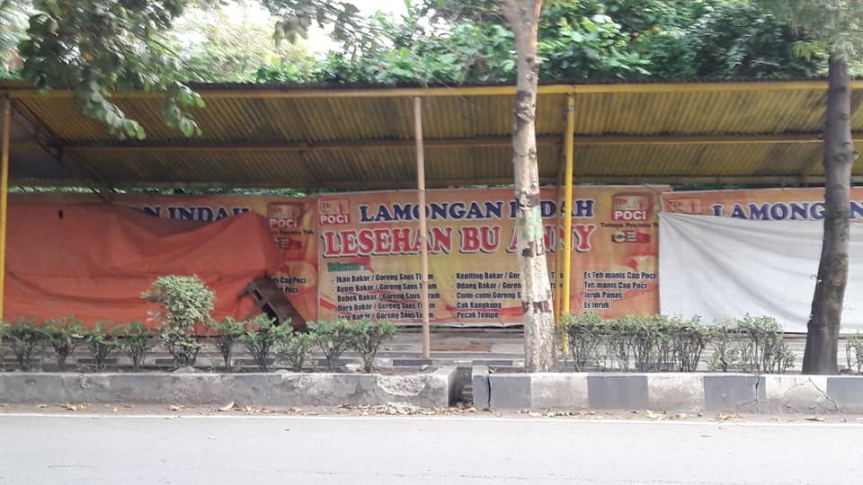 Warung Lesehan Bu Anny ditertibkan.