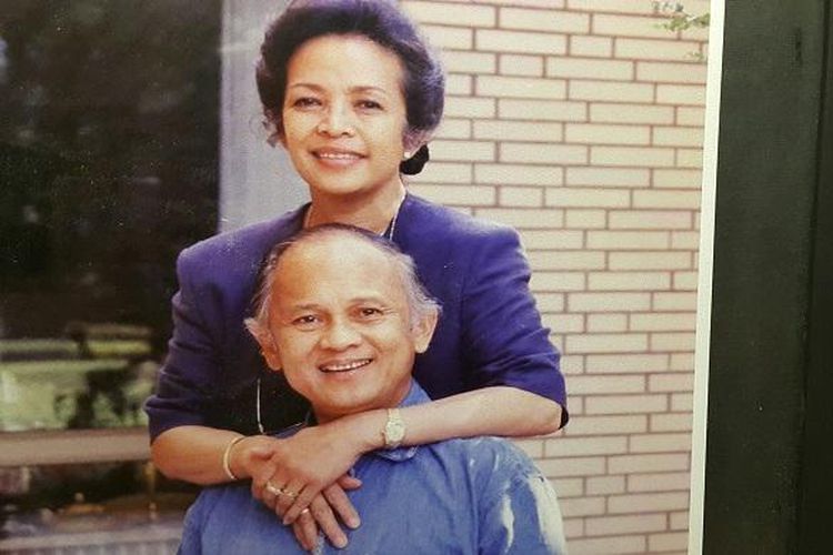 Repro foto BJ Habibie dan Hasri Ainun Besari yang dipamerkan di acara Habibie Festival di Museum