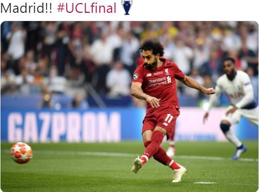 Penyerang Liverpool, Mohamed Salah, mencetak gol ke gawang Tottenham Hotspur dalam laga final Liga Champions di Stadion Wanda Metropolitano, Sabtu (1/6/2019).