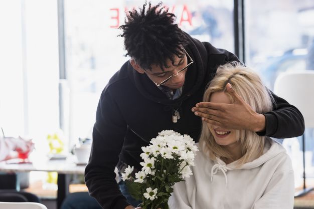 Tafsir Mimpi Suami Selingkuh Dengan Mantan Pacar, Rupanya Malah Pertanda  Baik Lo! - Semua Halaman - Suar