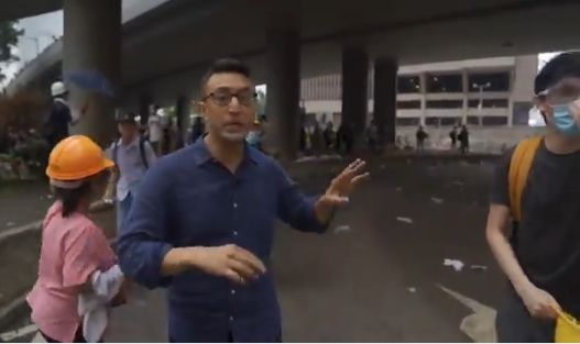 Video Laporan di Tengah Demonstrasi Hong Kong, Pengunjuk Rasa Lakukan Ini Pada Wartawan