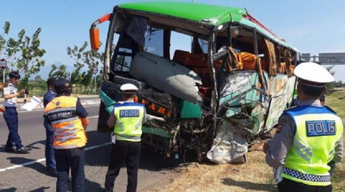 Kecelakaan maut bus Safari, Mitsubishi Xpander dan Toyota Innova di Tol Cipali, tewaskan 12 orang (17/6/2019)