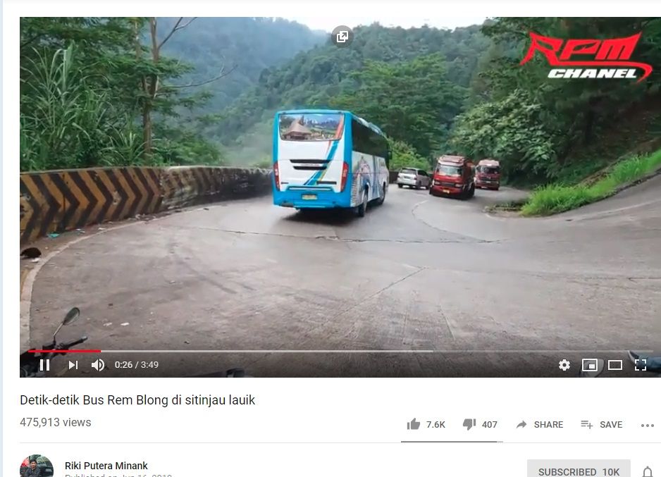 Video detik-detik bus menabrak truk tangki BBM di Sitinjau Lauik, Padang, (Minggu 16/6/2019). 