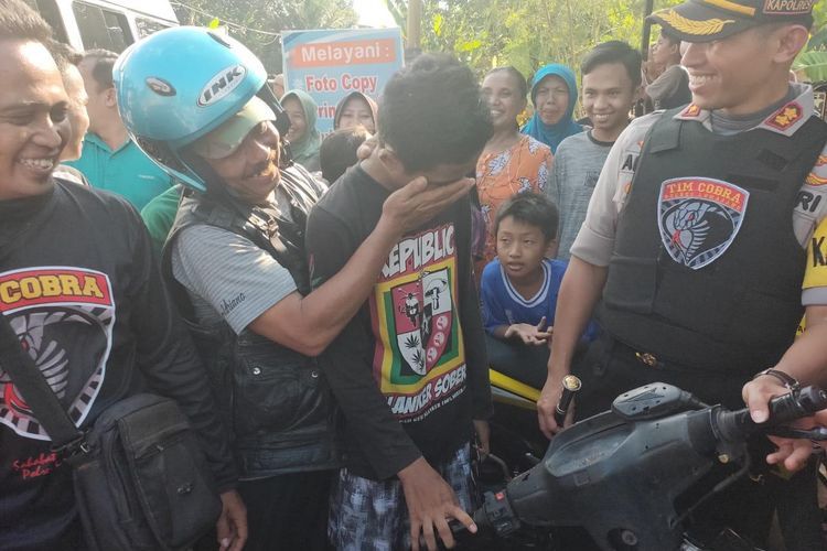 Akmal yang menangis setelah mengira motornya hilang