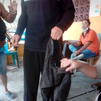 Celana Ferry Anto yang ditemukan di Pantai Baru, Srandakan, Bantul, Daerah Istimewa Yogyakarta.(Redaksi Kompas.com)