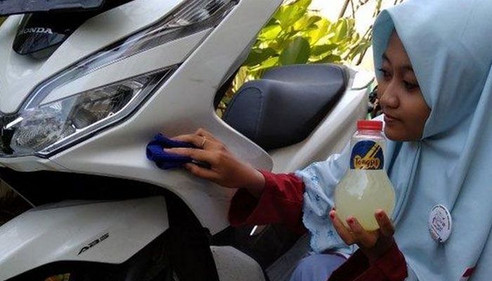 Tongsis buatan Chanah Aulia Rizki, dijual Rp 4.500. 