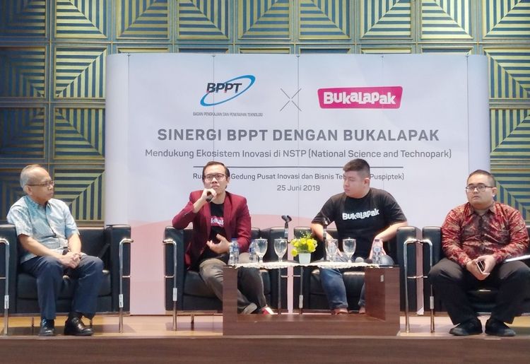 Co-Founder dan President Bukalapak Fajrin Rasyid berbagi insight tentang pemasaran digital pada acara Sinergi BPPT dengan Bukalapak di Jakarta, Selasa (25/6)