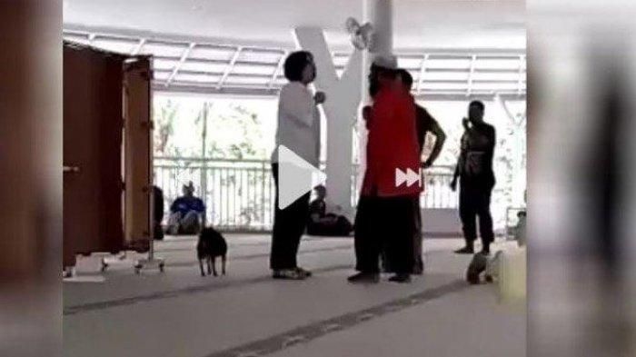 Wanita yang Marah-marah dan Bawa Anjing ke Masjid Diduga Alami Gangguan Jiwa