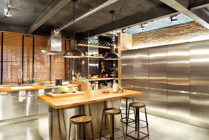 Dapur Industrial Tropis yang Homey