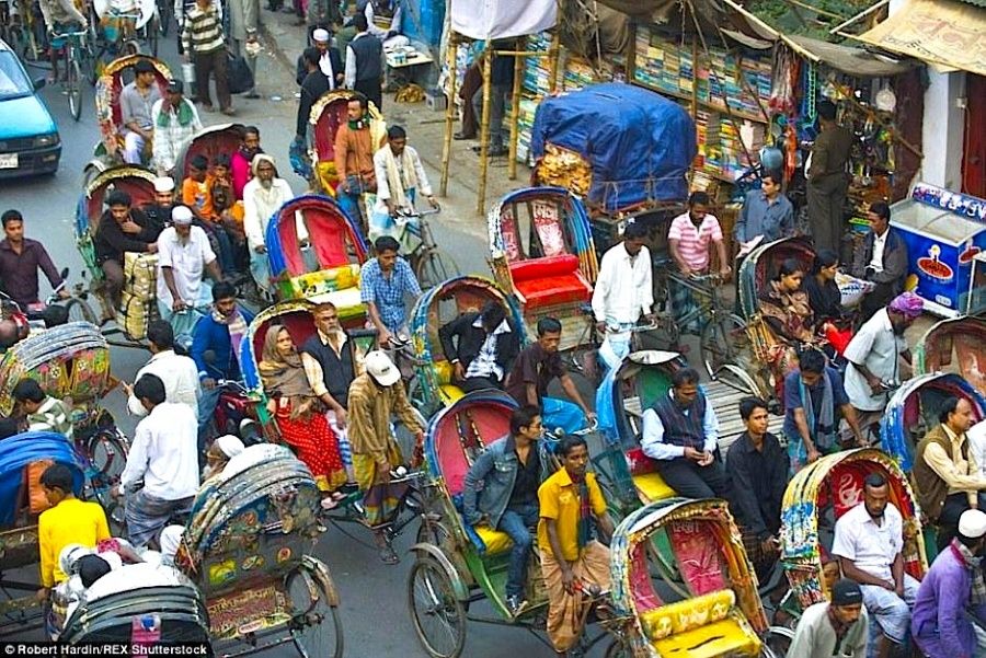 Suasana jam sibuk di Bangladesh