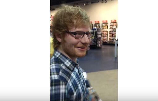 Video Ed Sheeran Kejutkan Penggemar yang Menyanyikan Lagunya di Mal