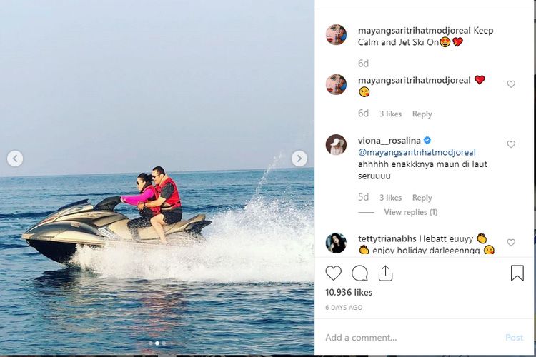 Penyanyi Mayangsari dan suami, Bambang Trihatmodjo tampak asyik bermain jet ski. 