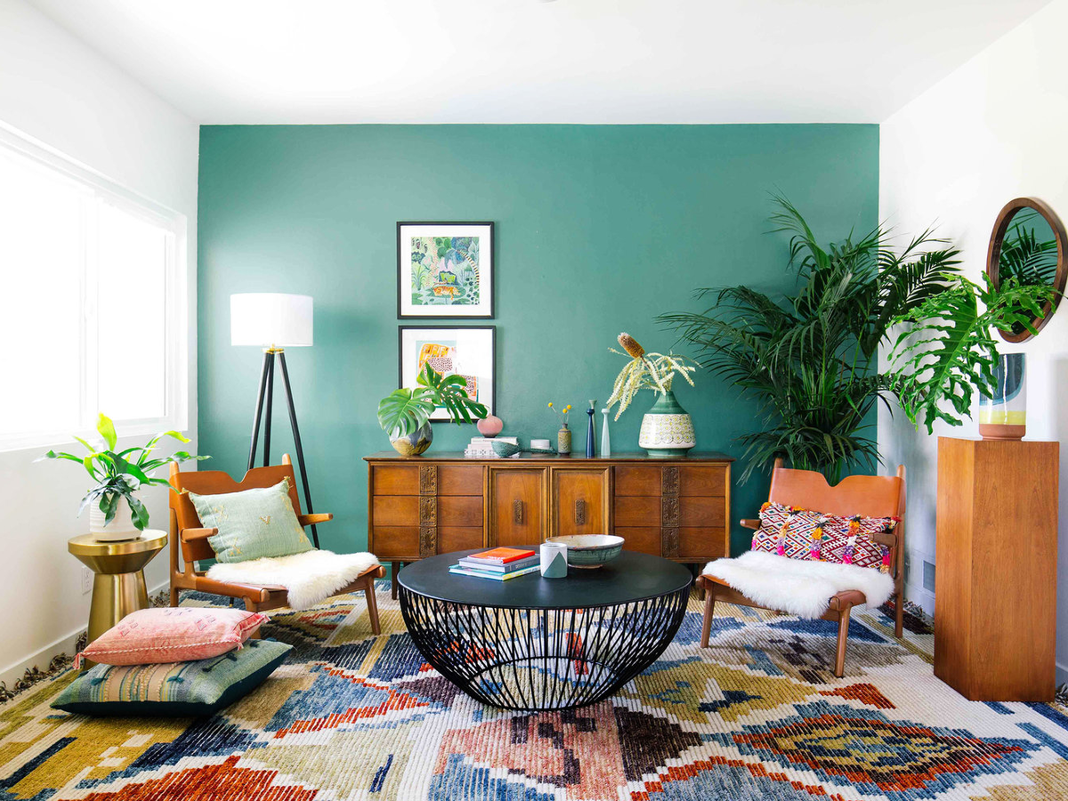Ruang tamu dengan dekorasi hijau segar