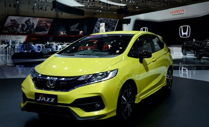 Honda Jazz di booth Honda, GIIAS 2019, ini salah satu bentuk mobil hatchback.