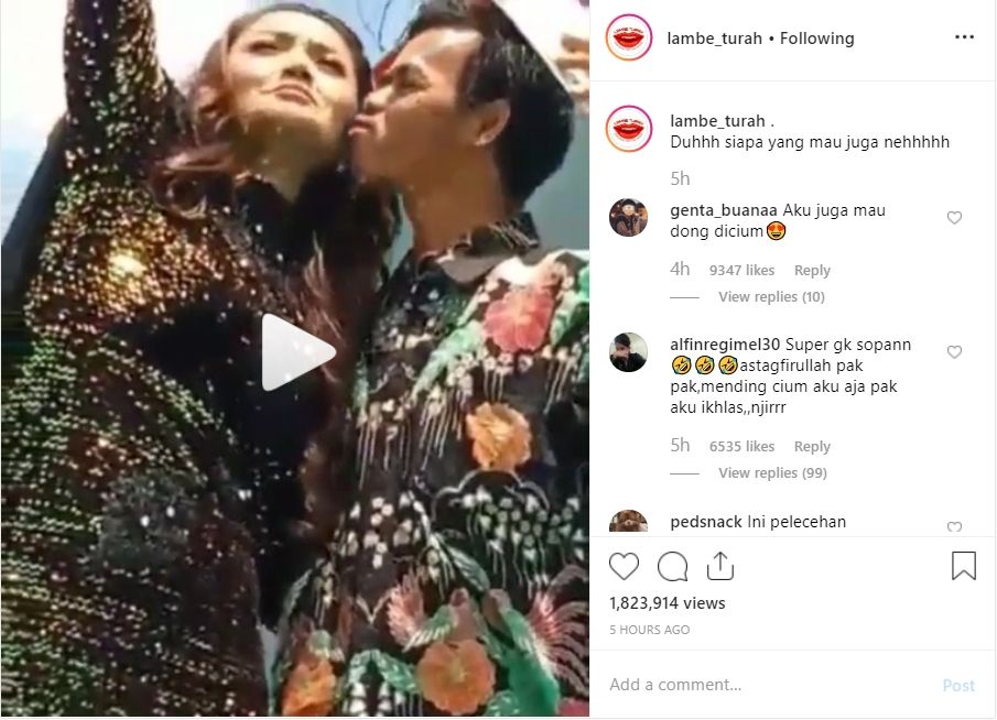 Turuti Fans Minta Foto, Siti Badriah Justru dapat 'Ciuman' dari Penggemarnya, Intip Videonya!