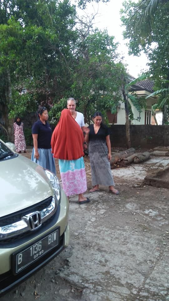 Intip Potret Penyanyi Kelas Dunia, Anggun C Sasmi saat Pulang Kampung, Tampil Sederhana dengan Sandal Jepit