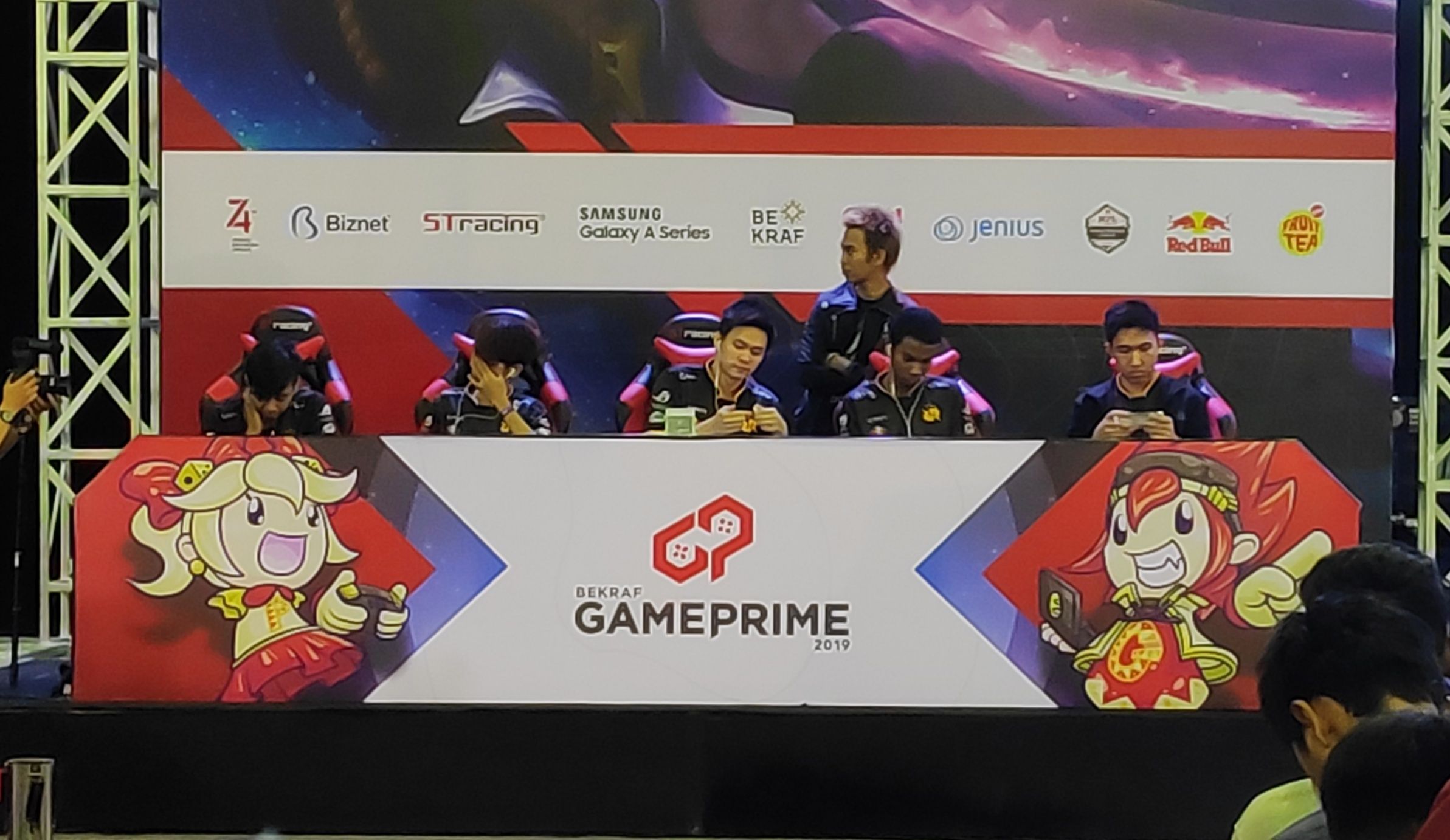 Team RRQ saat bermain pada kompetisi Clash of Titans di BEKRAF Game Prime 2019