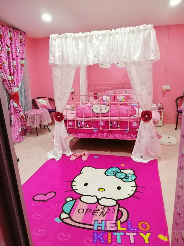 Kamar tidur serba pink 