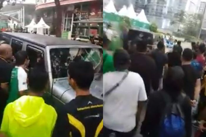 Mobil Jeep Rubicon menerobos garis finish ajang Jakarta International Milo Run 2019