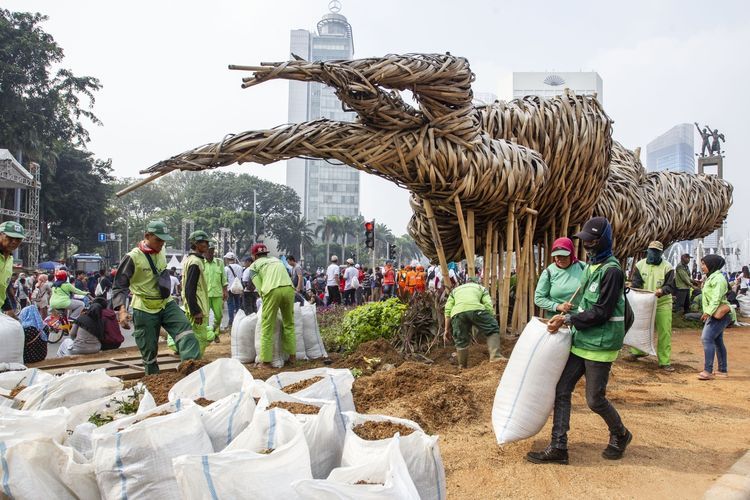 Seniman Getih Getah Sebut Polusi Udara Jakarta Bikin Karyanya Cepat Rapuh