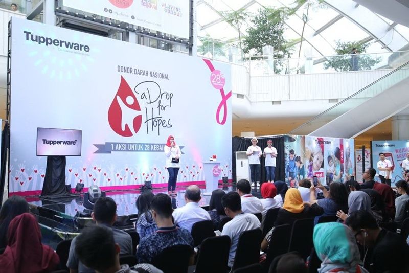 Nurlaila Hidayati, Direktur Marketing Tupperware Indonesia menjelaskan tentang program perayaan ulang tahun ke-28.