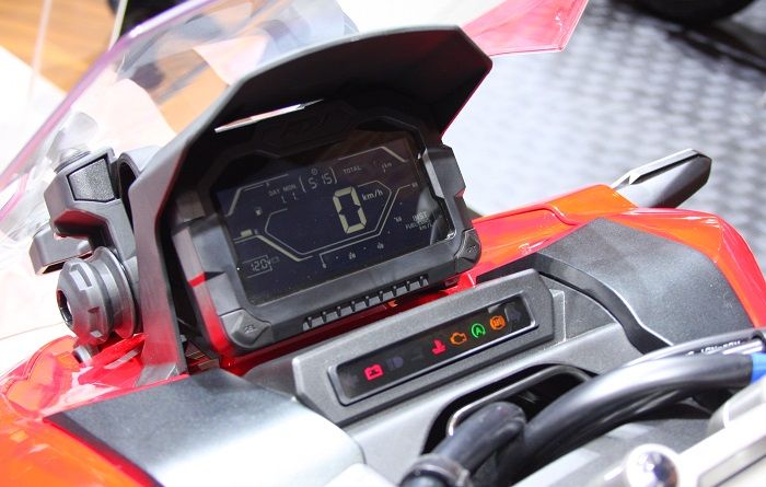 Panelmeter skutik Honda ADV150 yang full digital.