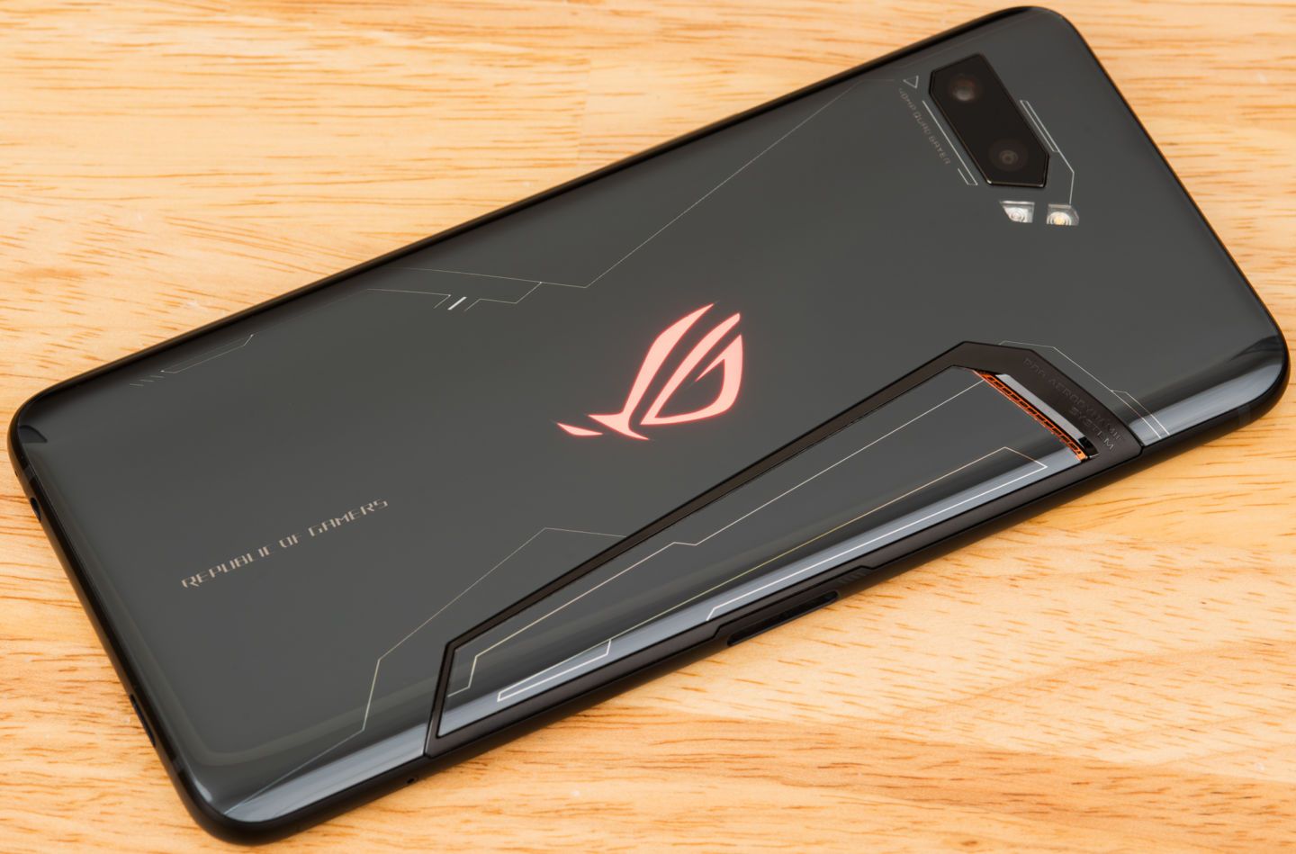 Desain case ROG Phone II