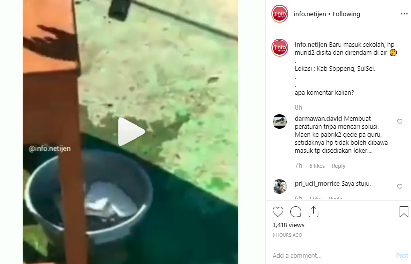 Video rekaman saat pihak sekolah memasukan ponsel sitaan siswa ke dalam air.  