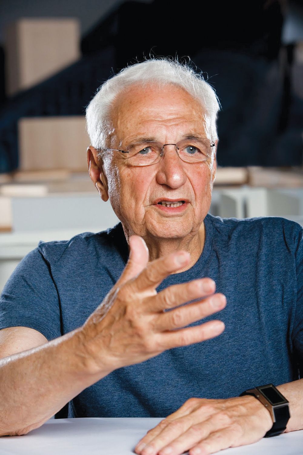 Frank O. Gehry, salah satu pelopor arsitektur dekonstruksi.