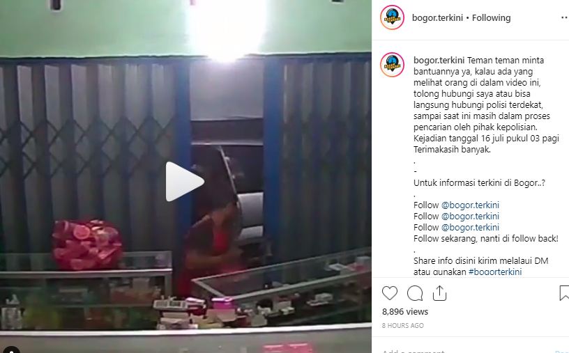 Video rekaman CCTV aksi pencurian di sebuah toko kelontong di Cilebut Bogor, Jawa Barat. 