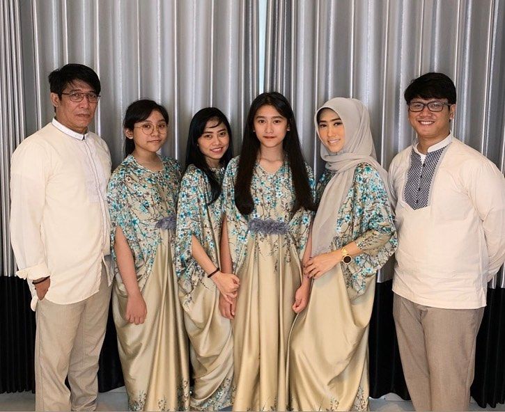 Poligami Pada Istri Pertama Ini Potret Cantik Istri Kedua Parto Patrio Bak Anak Abg Yang Sudah Punya Anak Semua Halaman Nakita