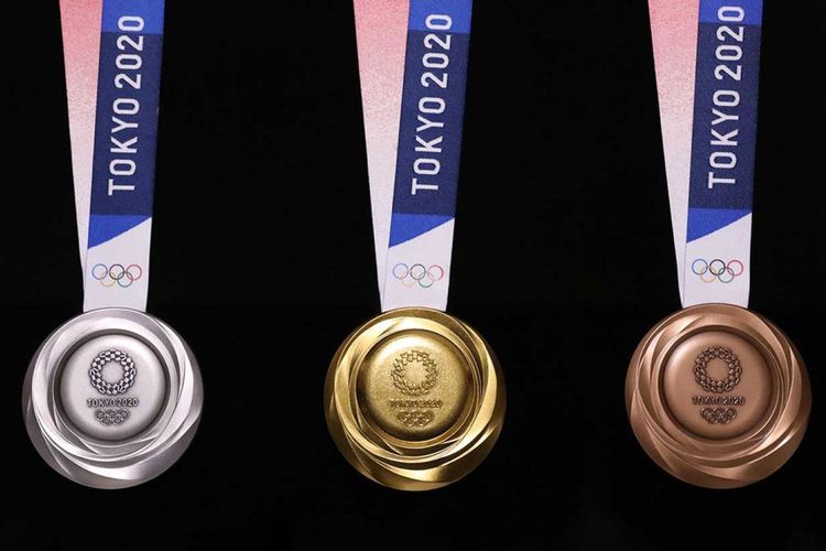Tampilan salah sisi depan medali Olimpiade Tokyo 2020