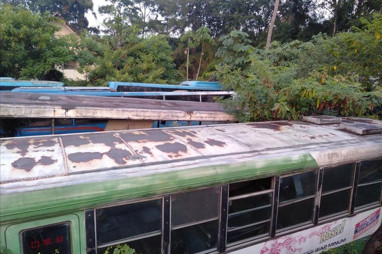 Kuburan Bus di Perum Pengangkutan Penumpang Djakarta, Ciputat