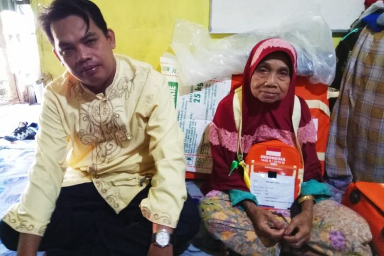 Nenek Usia 85 Tahun, Penjual Kue Keliling Menabung Selama 15 Tahun Demi Naik Haji