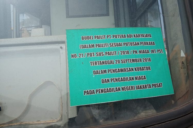 Ratusan bus Transjakarta terbengkalai di Kecamatan Dramaga, Kabupaten Bogor. Kamis (25/7/2019).