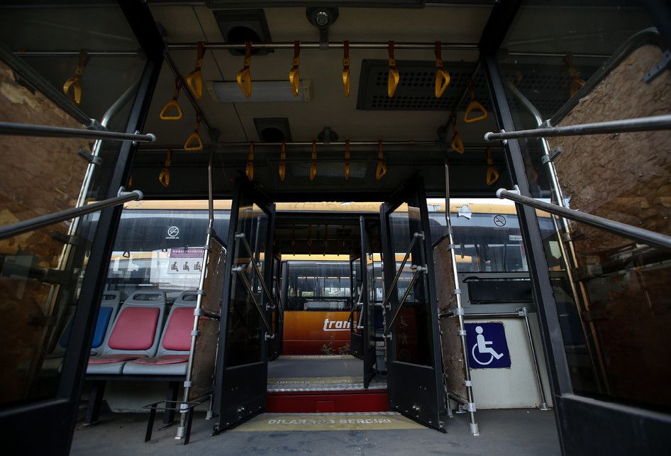 Ratusan bus Transjakarta terbengkalai di Kecamatan Dramaga, Kabupaten Bogor, Jumat (26/7/2019).