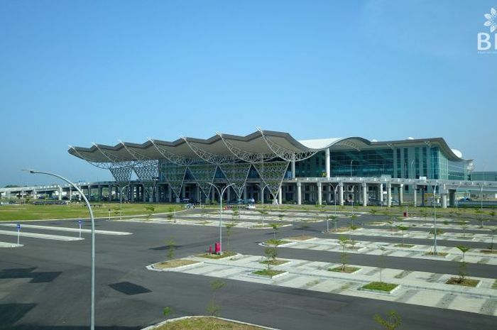 Pesawat kepresidenan yang ditumpangi Presiden Joko Widodo mendarat di Bandara Internasional Jawa Barat ( BIJB) di Kertajati, Majalengka, Kamis (24/5/2018) pagi.