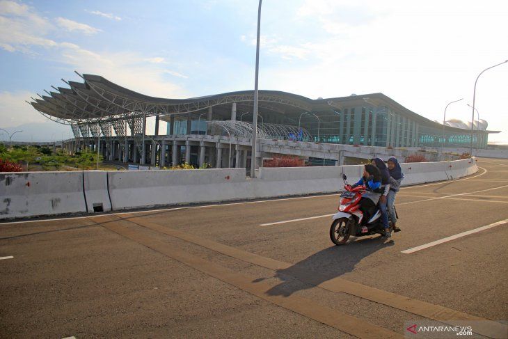 Suasana Bandara Internasional Jawa Barat (BIJB) Kertajati yang lengang di Majalengka, Jawa Barat, Sabtu (15/6/2019). 