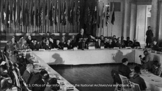 Bretton Woods Monetary Conference - The U.S. Secretary of the Treasury, Henry Morgenthau, Jr., addresses the delegates to the Bretton Woods Monetary Conference, July 8, 1944 (Credit: U.S. Office of War Information in the National Archives).
