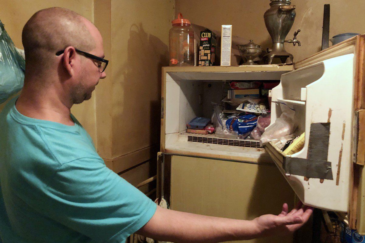 Bersihkan Kulkas Ibunya yang Sudah Meninggal, Pria ini Temukan Kotak Misterius Berisi Mayat Bayi