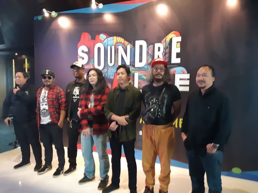 Baskara bersama penampil Soundrenaline 2019 lainnya.